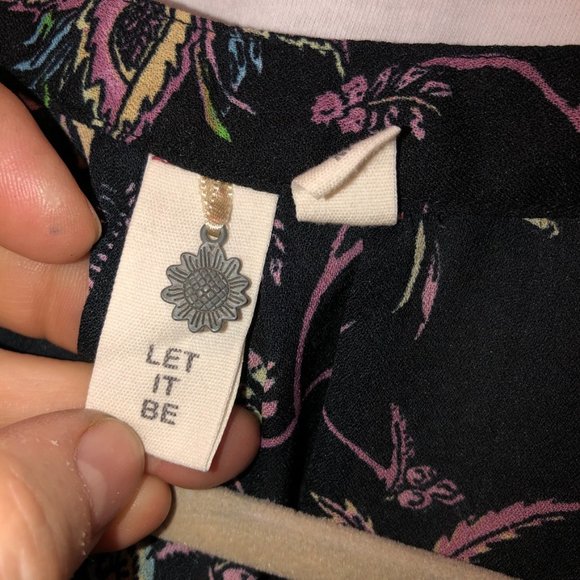 Let it Be Black Spring liberty Flower sleeveless hi lo tunic top AS NEW M - Picture 2 of 3